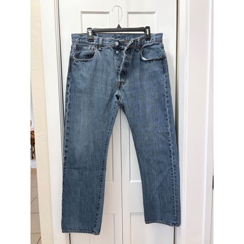 Levis 501 Original Fit Straight Leg Blue Jeans Button Fly 34x30 Medium Wash